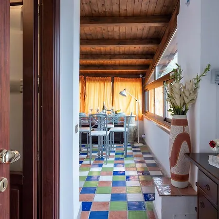 La Finestra Sulle Eolie Apartment *