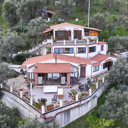 La Finestra Sulle Eolie Apartment *